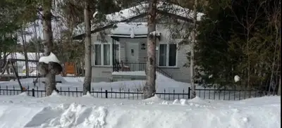 Chambre à louer dans une maison propre et calme à Rawdon, idéalement située à seulement 5 minutes du...