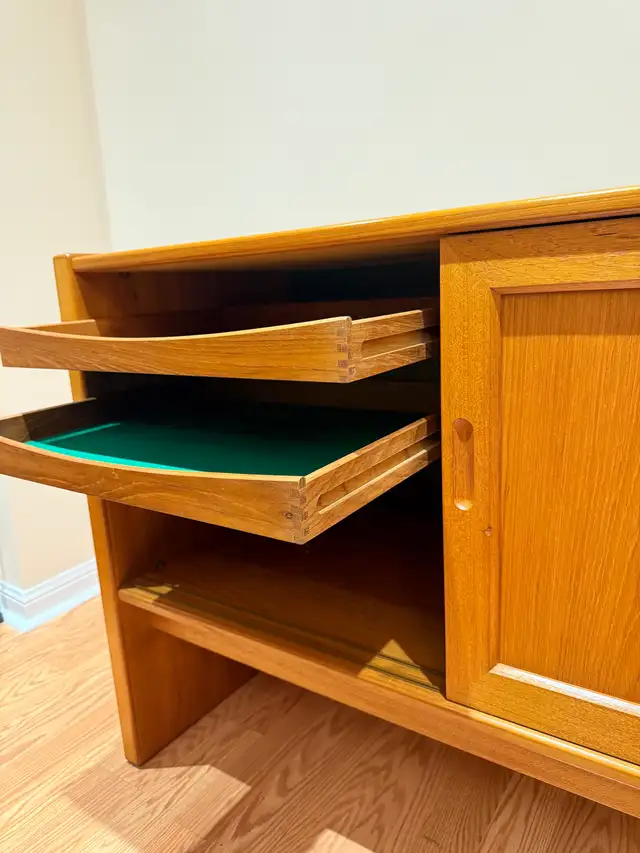 Mid Century Teak Sideboard in Hutches & Display Cabinets in Markham / York Region - Image 5