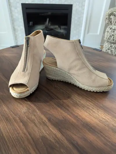 Women's shoes, View more