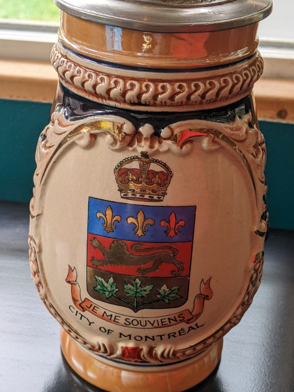 Stein Allemande d'ouest Vintage  "Montreal" Beer Stein dans Art et objets de collection  à Longueuil/Rive Sud