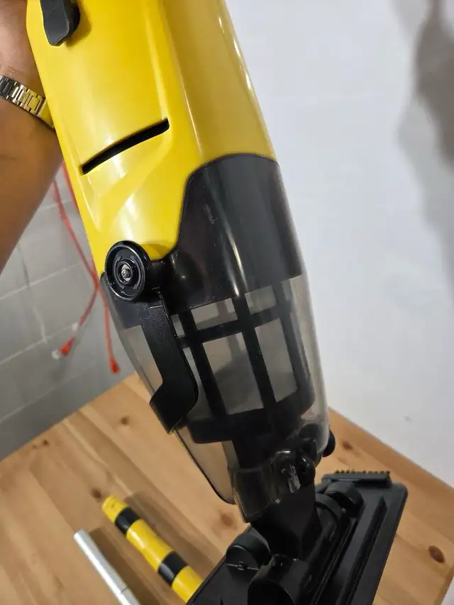Cordless Handheld Pool Vacuum with Telescopic Pole in Hot Tubs & Pools in City of Toronto - Image 5