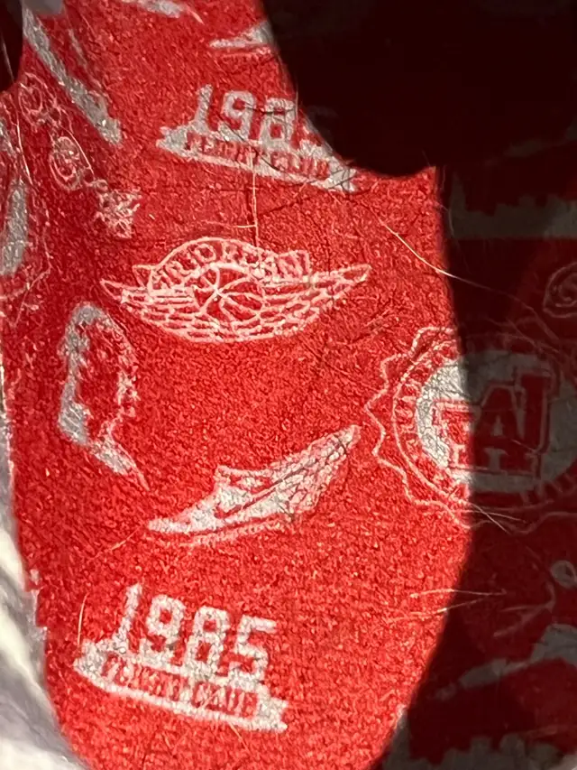 Nike Air Jordan 1 Retro Low South Side-9.5 in Men's Shoes in City of Montréal - Image 8