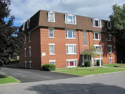 CENTRAL, 2 APTS 4 RENT,  AUG 1 & SEPT 1, PARKING