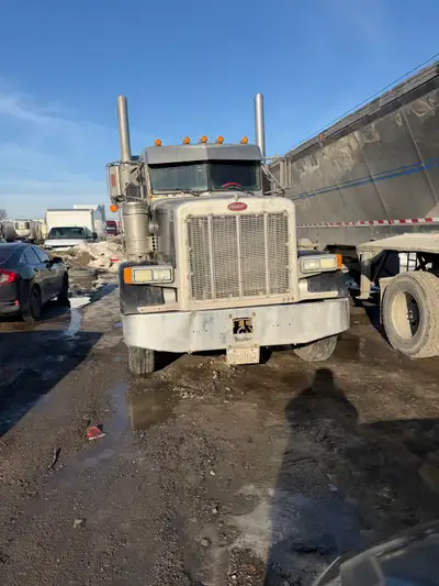 Selling a 2000 Peterbilt 378 heavy-spec truck powered by a Cat 6NZ single turbo engine. The truck ru...