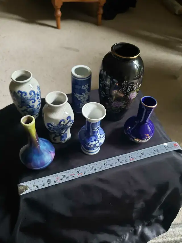 BUNDLE-7 Small Vases in Home Décor & Accents in London - Image 2