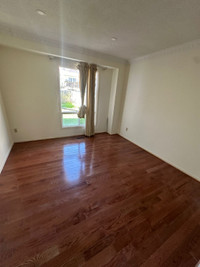 BRIGHT AND SPACIOUS ROOMS FOR RENT - HEART OF RICHMOND HILL