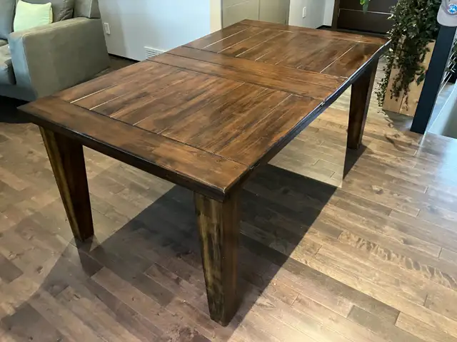 Solid wood dining room table and 6 chairs. in Dining Tables & Sets in Vernon - Image 2