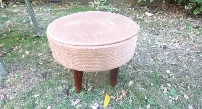 Vintage ROUND FOOT STOOL Foot Rest Footstool Legs unscrew Could use a cleaning Smoke/pet free enviro...