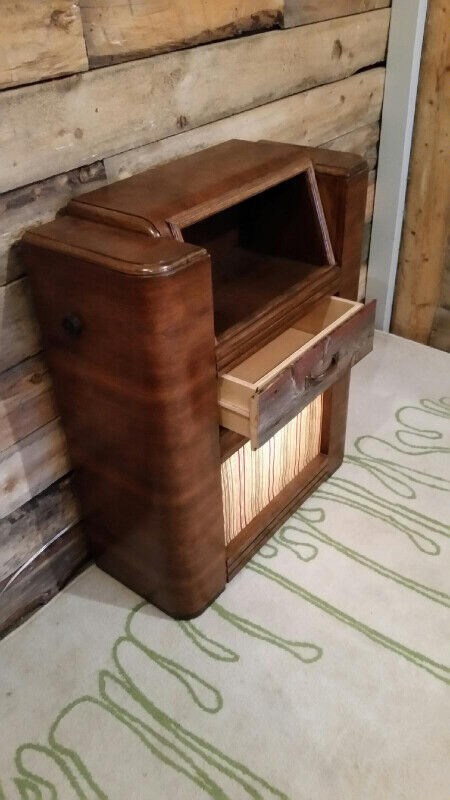 Upcycled Antique Radio in Bookcases & Shelving Units in Calgary - Image 3