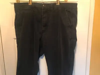 Navy blue straight leg relaxed casual jean. 100% Cotton. No rips or tears. Pick up in the Warden and...