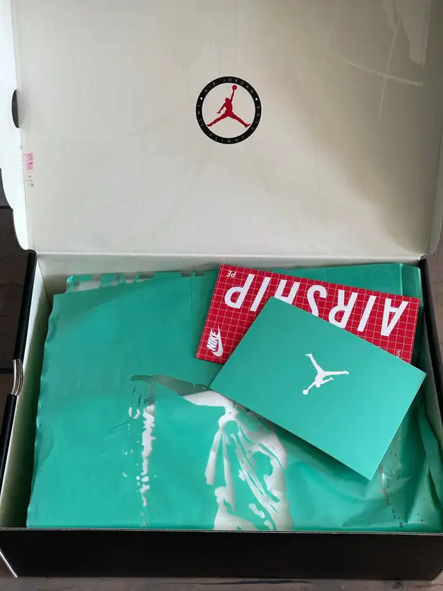 DS Nike Jordan Air Ship PE SP Corporate Got 'Em Size 9.5 in Men's Shoes in City of Toronto - Image 10