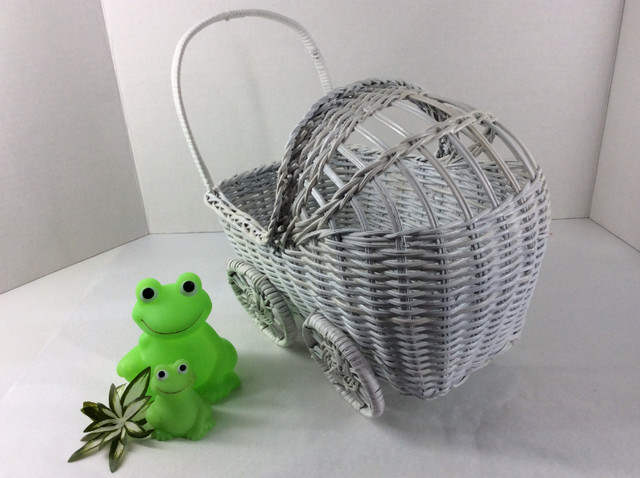 Vintage Style Mini Wicker Baby Carriage in Home Décor & Accents in Oshawa / Durham Region - Image 4