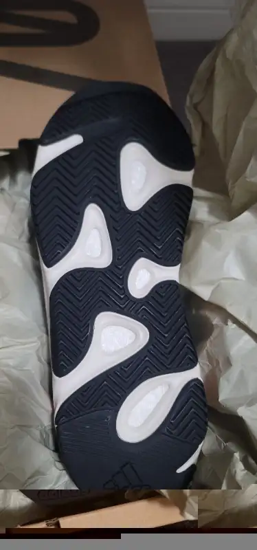 Adidas Yeezy Boost 700 Wave Runner sz 12 NEW in Men's Shoes in Markham / York Region - Image 9