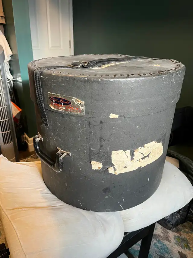 Original 1967 15” x 12” Ludwig Marching Snare Drum For Sale in Drums & Percussion in Oakville / Halton Region - Image 9