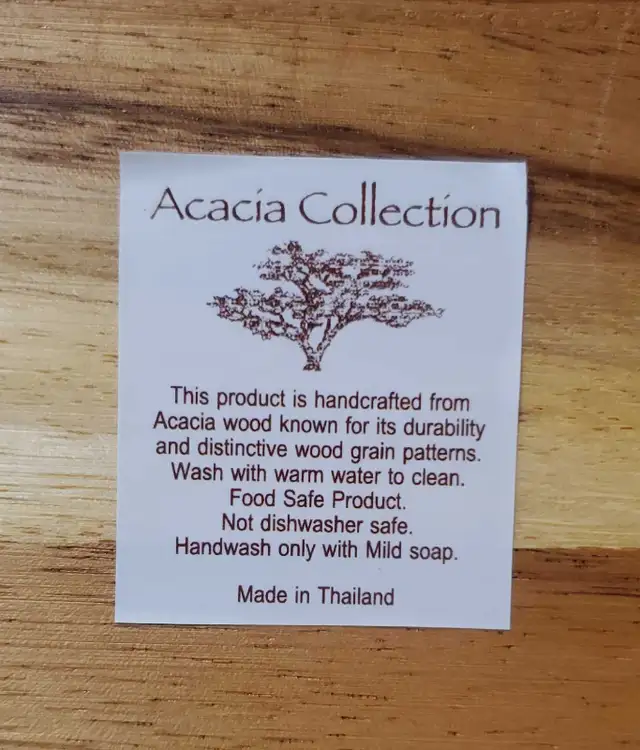 Acacia wood cutting board/serving platter featuring live edges in Other in Ottawa - Image 5