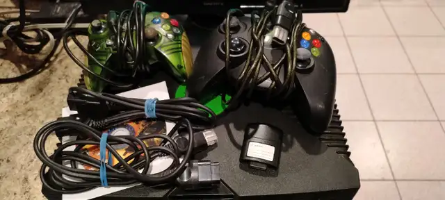 Xbox 1 ère génération, console de jeux Xbox, xbox original, xbox in Older Generation in Laval / North Shore - Image 3