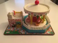 Old 1972 Fisher Price LITTLE PEOPLE Merry-Go-Round #111  As Is