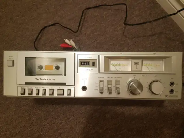 Technics RS-M205 2 Heads Stereo Cassette Tape deck for sale in Stereo Systems & Home Theatre in Markham / York Region - Image 3