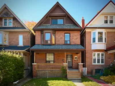 UPPER UNIT -  on 1.5 floors in beautiful, Player Estates