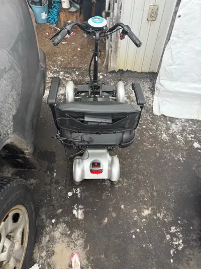Quadriporteur électriques payer plus de 1600$ laisse partir pour 900$ situer a ste-julienne