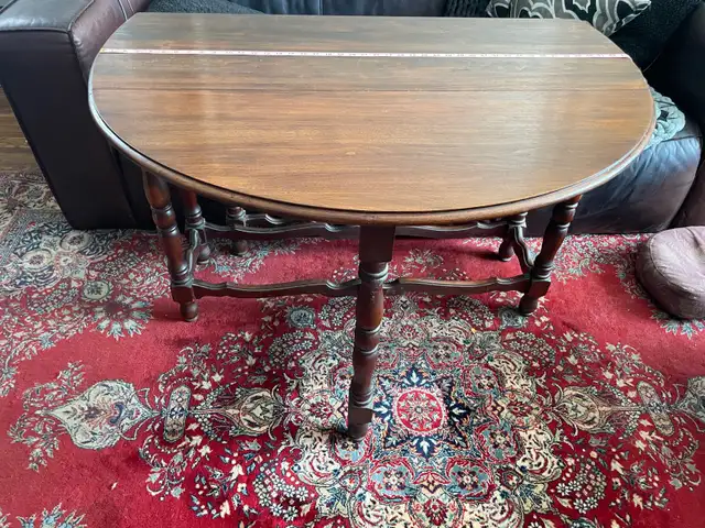 Antique English Solid Walnut Gate leg Table in Dining Tables & Sets in City of Toronto - Image 4