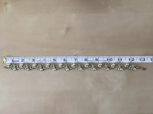 Vintage LISNER Silver Metal Pearl Rhinestone Choker Necklace in Jewellery & Watches in West Island - Image 4