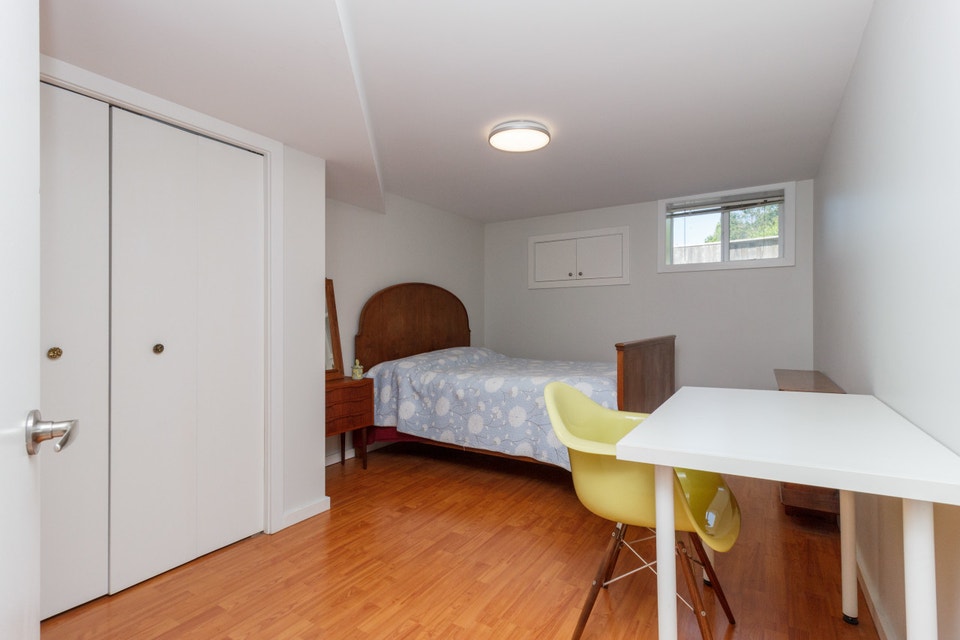 Lovely Central 2Bed + 1Bath Suite on Quiet Street w/ Patio 4