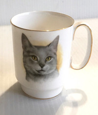 Royal Windsor Fine Bone China Cat Tea Mug Gold Trim - Pristine!