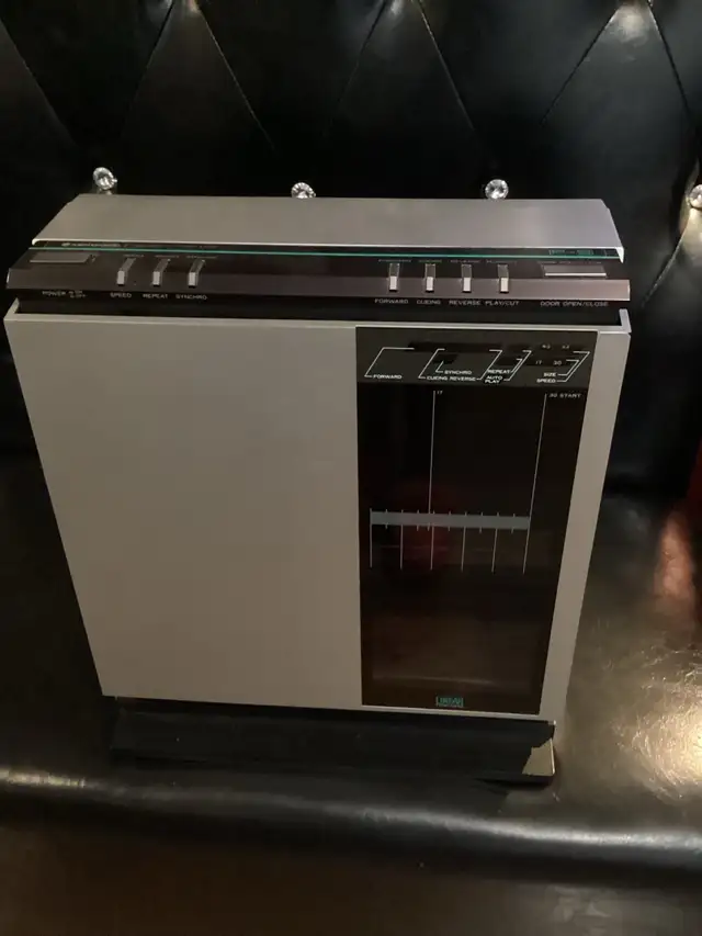 Vintage Kenwood P-9 Vertical Linear Tracking Turntable Record  in Other in City of Toronto - Image 2