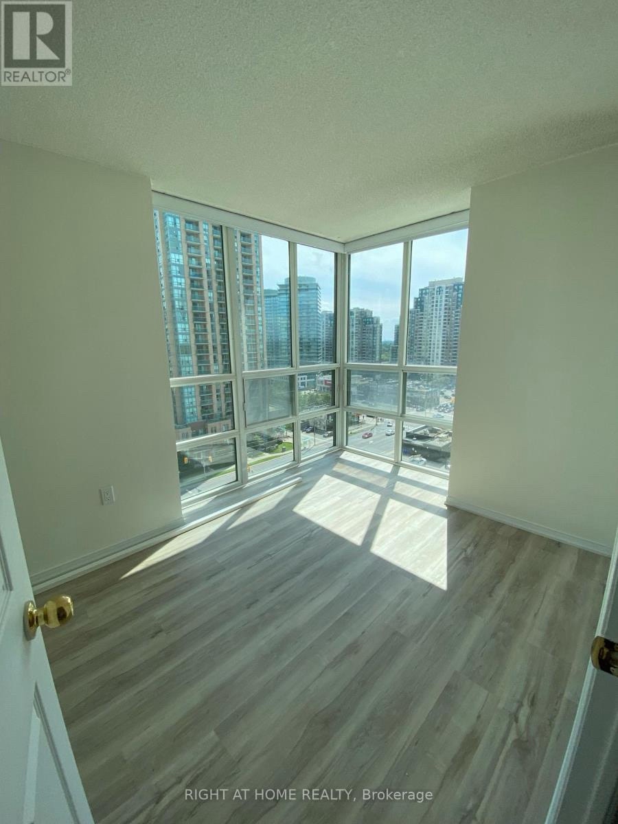 Lease take over - 3bds 2 bathrooms - Finch/Yonge — photo 1
