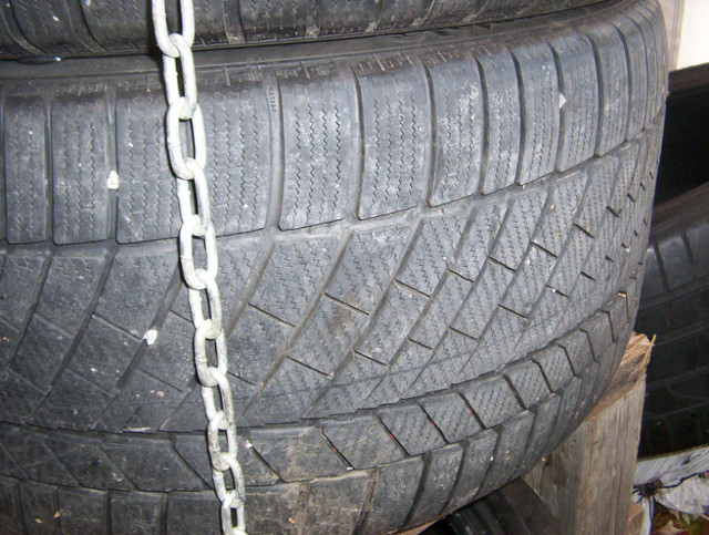 Porsche Macan 19 in. winter tire set Continental  new condition. dans Pneus et jantes  à Ouest de l’Île - Image 2