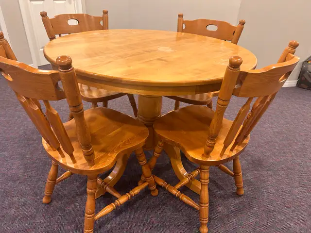 Solid Wood Dining Table and 6 Chairs in Dining Tables & Sets in Oakville / Halton Region - Image 4