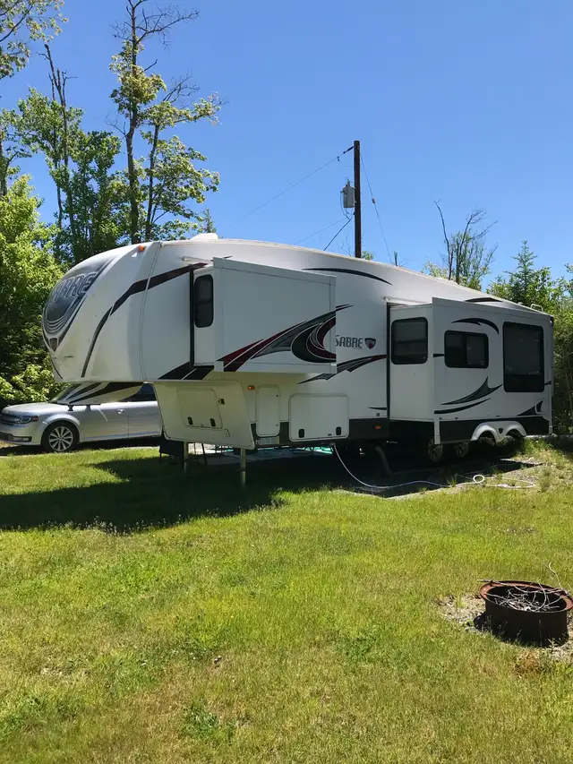 2012 sabre 32bhts 5th wheel in Travel Trailers & Campers in Bedford - Image 3