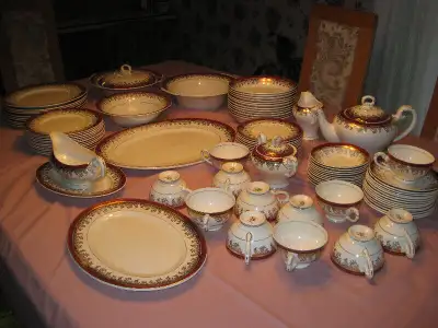 92 morceaux de vaisselle en porcelaine anglaise - Vaisselle dépareillée - Verres - Tasses - Mugs - V...