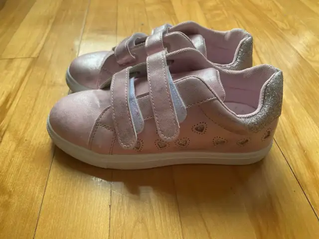 Souliers espadrilles pour filles Neuf Girls New Shoes NEW in Kids & Youth in City of Montréal - Image 6
