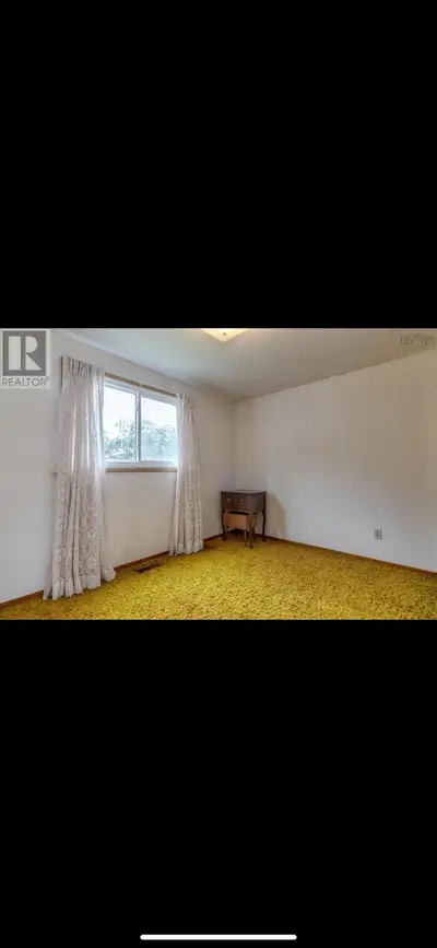 Room close to NSCC Dartmouth, near to main street, shoppers , tims , burger king , tacoma Plaza . Wa...