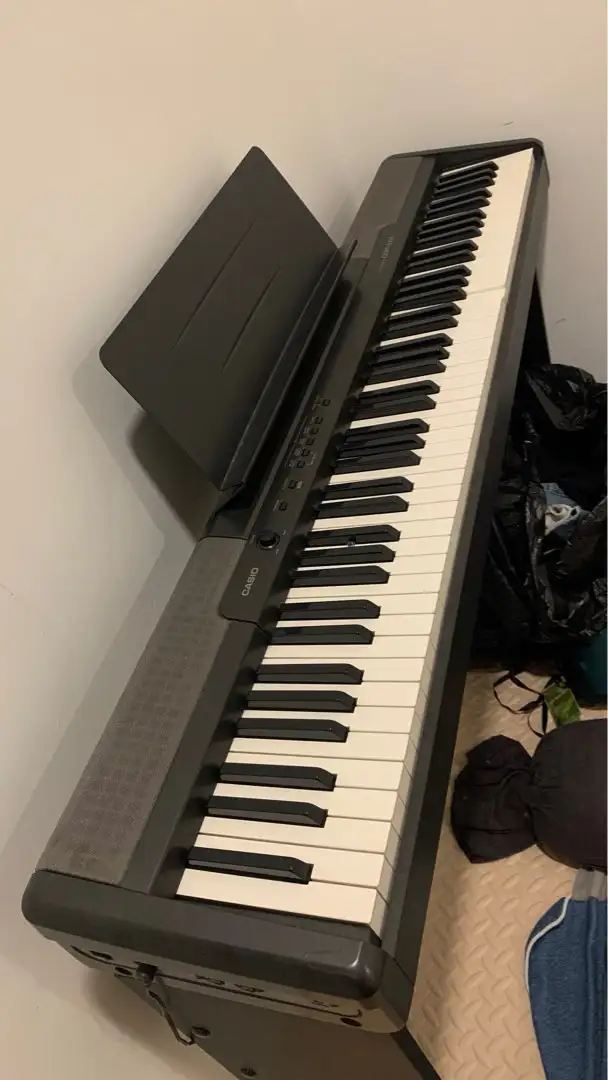 beautiful casio piano keyboard *1 stuck key!