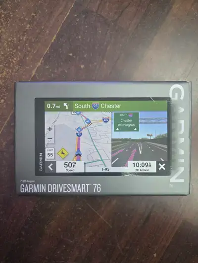 Navigate with ease using this Garmin DriveSmart 76 GPS Navigator, boasting a bright 7-inch display,...