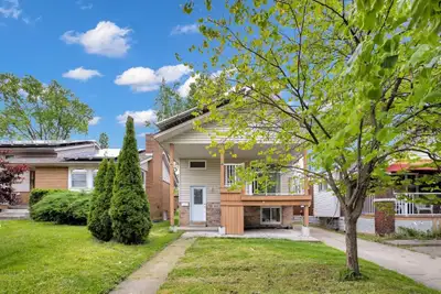 *Stunning Student Rental 2 Blocks from U of W *3 Large Bedroom Unit Available *Rent is $2100/month A...