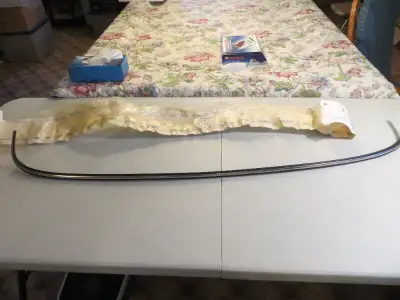 GM NOS FRONT WINDSHIELD MOULDING . FITS MANY 1991 THRU 1999 CHEV, OLDS, PONTIAC & BUICK. BRAND NEW,...