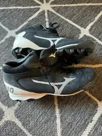 Mizuno baseball cleats, size 7.5