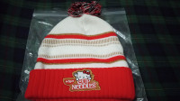 Tuques Hello Kitty X Nissin Cup Noodles Pom Beanies