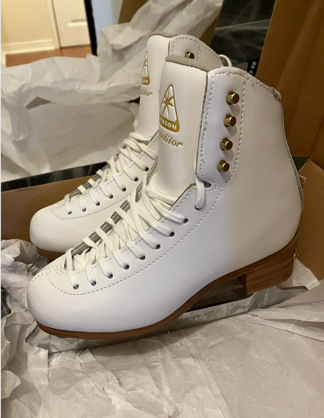 NEW - Jackson Competitor Figure Skates - size 4.5 in Skates & Blades in City of Toronto - Image 4