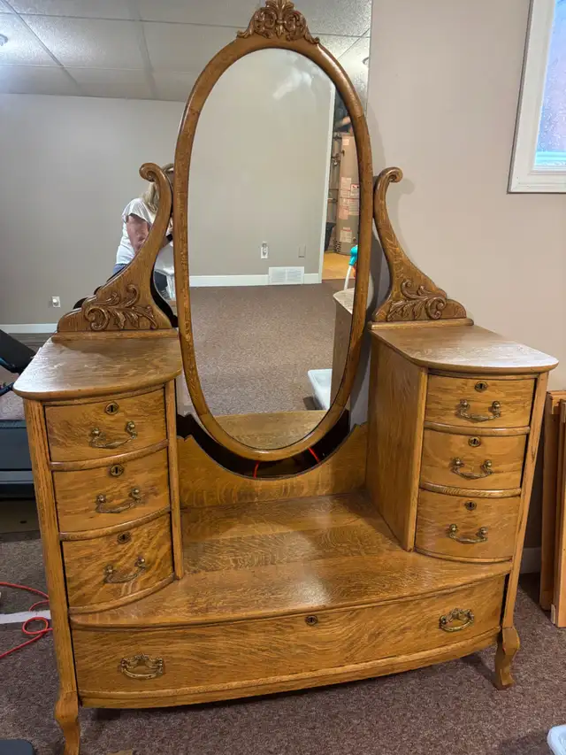 Antique dresser in Dressers & Wardrobes in Red Deer - Image 4