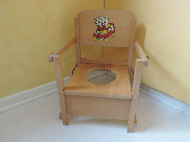 Vintage Folding Baby Potty (no pot) in Arts & Collectibles in Winnipeg - Image 2