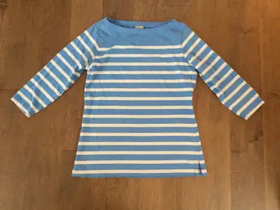 100% Cotton. No marks or stains. Generous fit. From smoke free home. Xposted Porch pick up, Walkers...