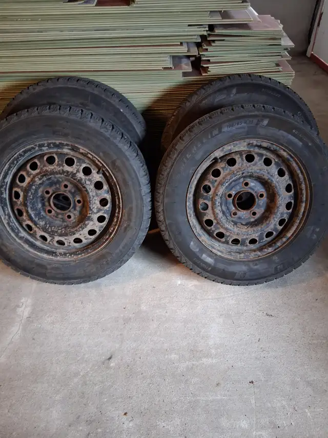 Tires, 4 winter tires on rims - 195/65R15 in Tires & Rims in Ottawa - Image 2