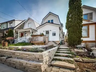 2+1 bed 2 bath detached house available for rent