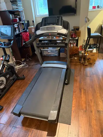 This pre-owned NordicTrack Commercial 1750 treadmill is in excellent condition and ready to take you...
