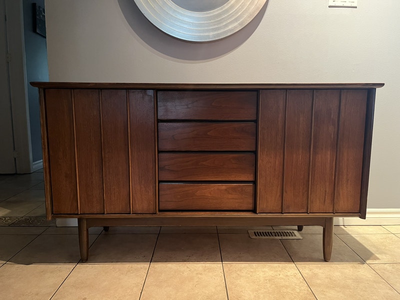 Mid century modern Walnut sideboard credenza by Honderich Hutches